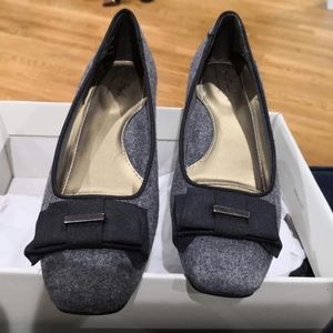 Memory foam gray heel-hush puppies brand